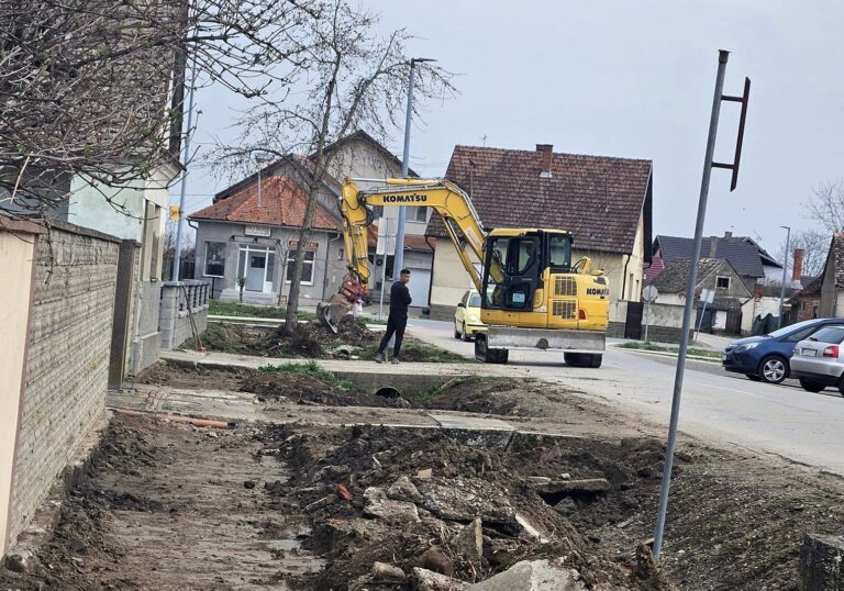 Komunalni radovi u Otoku i Komletincima