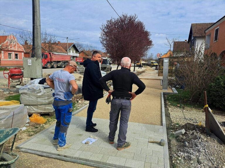 Radovi uređenja centra naselja Lipovac približavaju se završnoj fazi