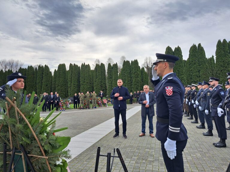 Odavanjem počasti hrvatskim braniteljima obilježen Dan branitelja Vukovara