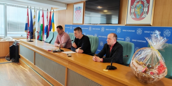 Grad Vukovar osigurao uskrsnice i poklon pakete za građane u potrebi
