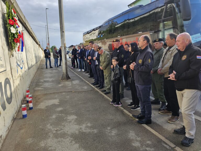 Odana počast dvanaestorici redarstvenika u Vinkovcima