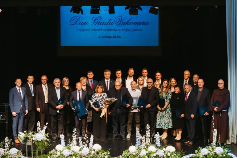 Mirjana Kulić, dr. Siniša Maslovara i Tomislav Čorak  dobitnici nagrade za životno djelo Grada Vukovara