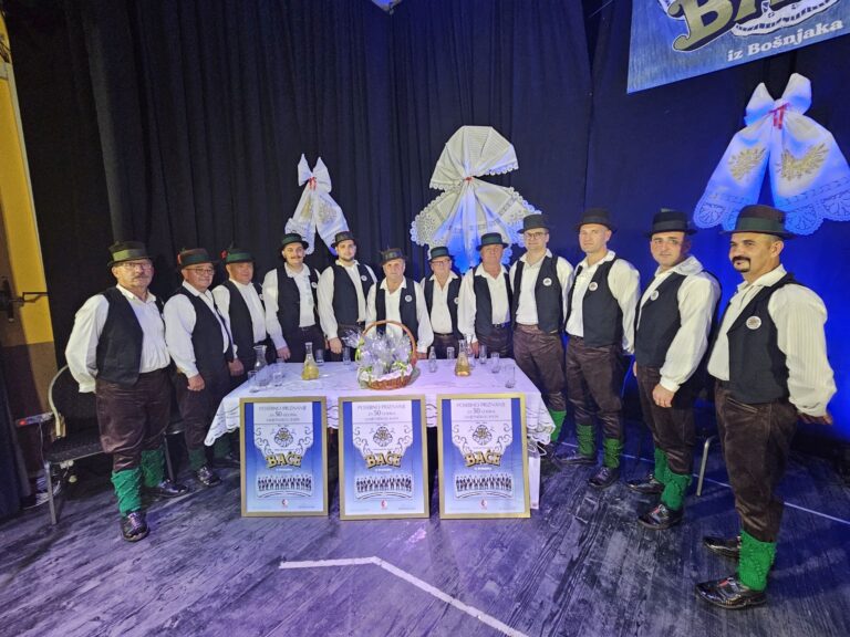 Evo ”Baća”, svi ih šokci znaju, već 50 godina pjevaju !