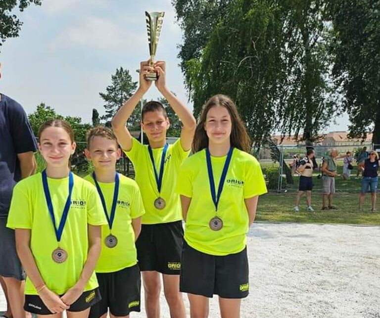 Eva Jurčević osvojila četiri medalje i proglašena za najbolju plivačicu u Osijeku