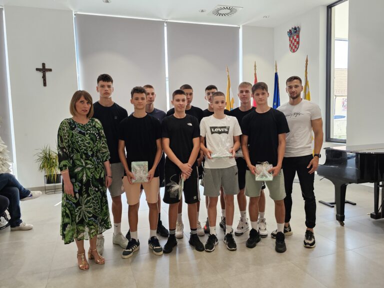 OŠ Ivan Mažuranić  državni prvaci u futsalu, Barbara Mišković državna prvakinja u disciplini  Fizioterapeutska skrb
