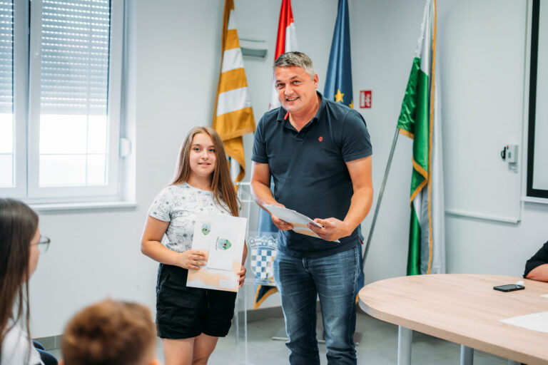 Općina Nijemci nagradila učenike koji su se istaknuli svojim izvanrednim uspjesima