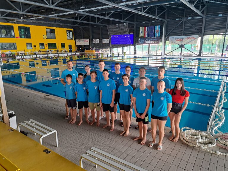 Vinkovački plivački klub osvojio 73 medalje na individualnim i štafetnim trkama u Vukovaru
