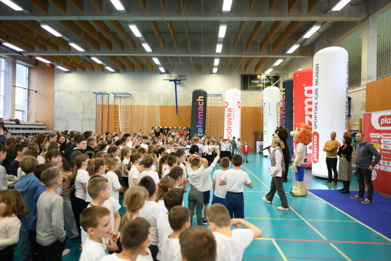 Zlatni vaterpolisti Marko Žuvela i Filip Križić navijali za djecu na Telemach Danu sporta u Dubrovniku