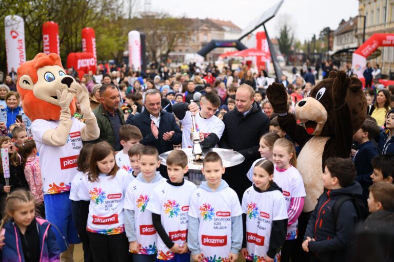 Zrinski trg u Koprivnici ispunjen smijehom, dječjom igrom i navijanjem na Telemach Danu sporta