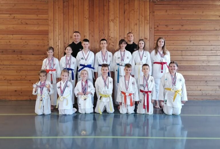 Karate klub Vinkovci osvojio 6 zlata, 7 srebra i 15 bronci u Osijeku