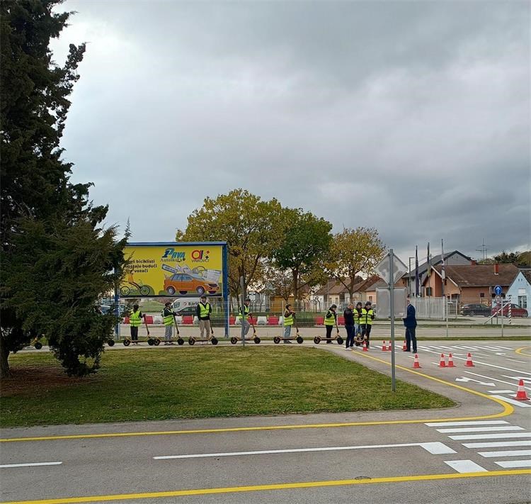 Održana šesta edukacija učenika o sigurnoj vožnji električnih romobila