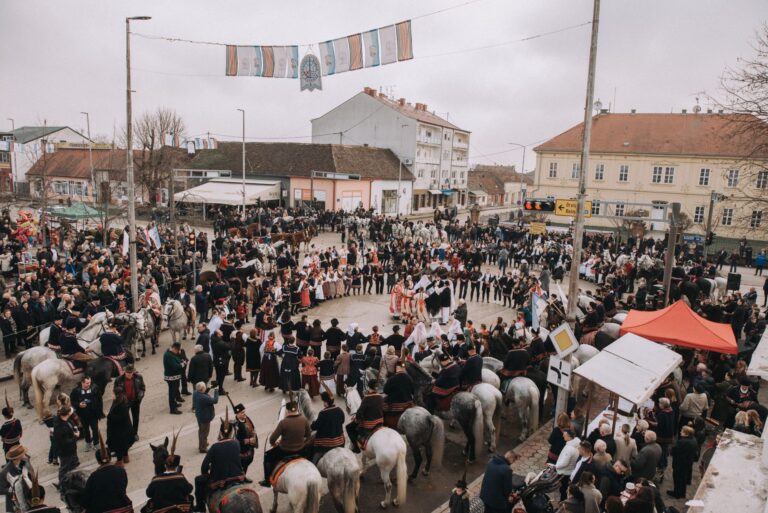 111 jahača na Pokladnom jahanju u Županji