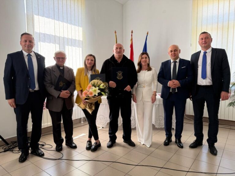 vlč. Mato Špoljar dobio priznanje Počasnog građanina Općine Stari Jankovci