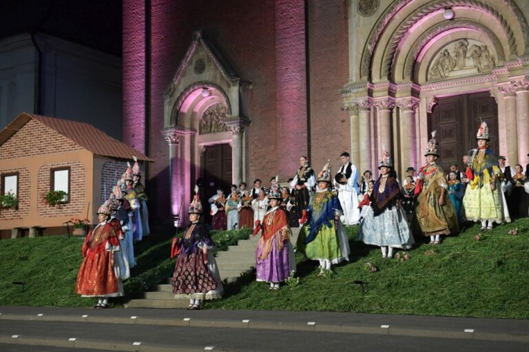 Jubilarni 60. Đakovački vezovi otvaraju se scenskom slikom „Neka se zovu: Đakovački vezovi!”