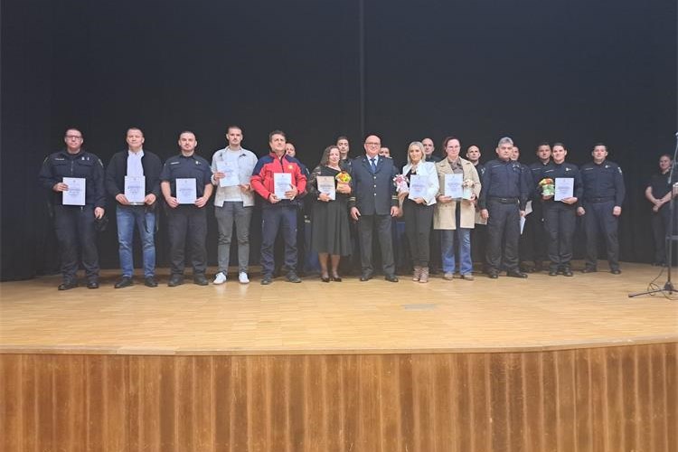 Svečano obilježen Dan policije u Otoku
