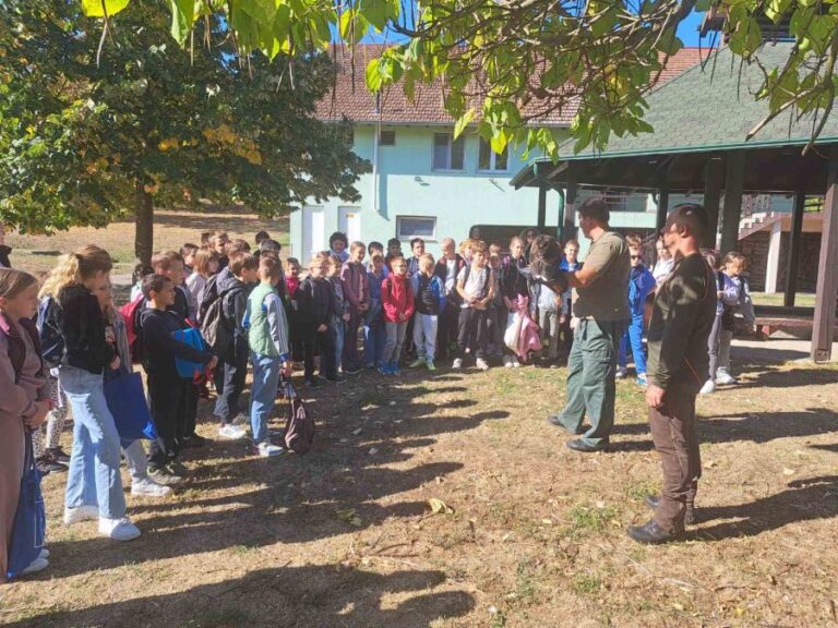 Vinkovačke osnovnoškolce ugostili lovci iz Starih Jankovaca